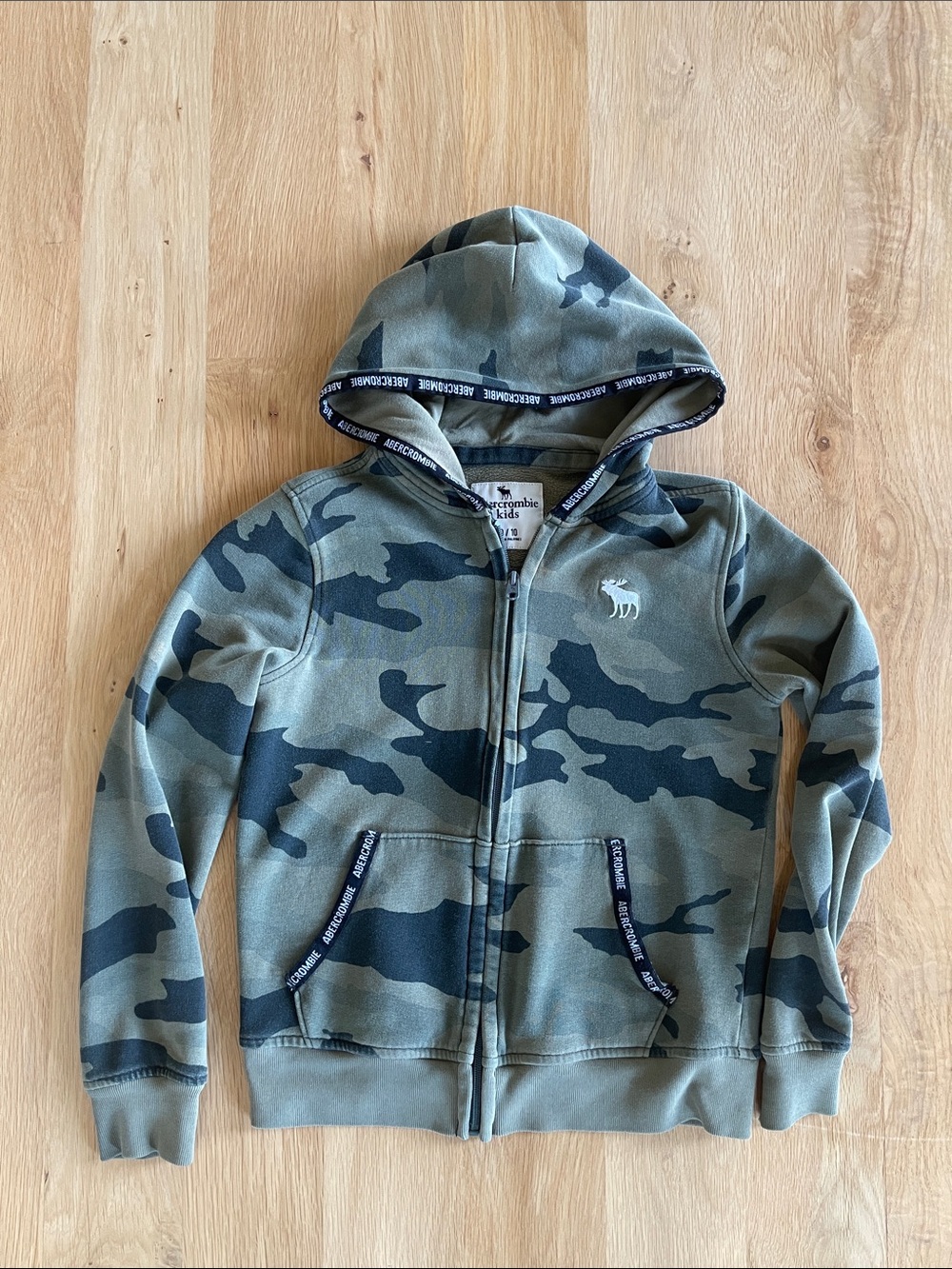 ABERCROMBIE KIDS Green Camo Zip-Up Hoodie. Size 9/10